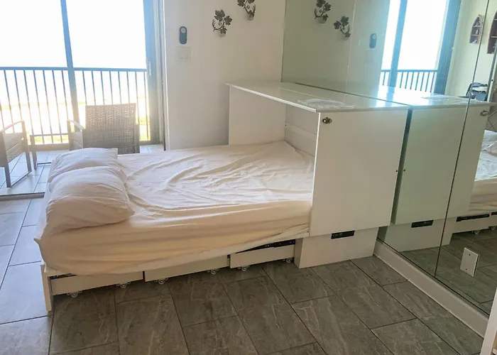 Beachfront With Shared Pool And Tennis Courts Apartment Clearwater Beach