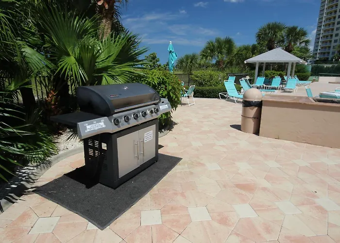 Beachfront With Shared Pool And Tennis Courts Apartment *