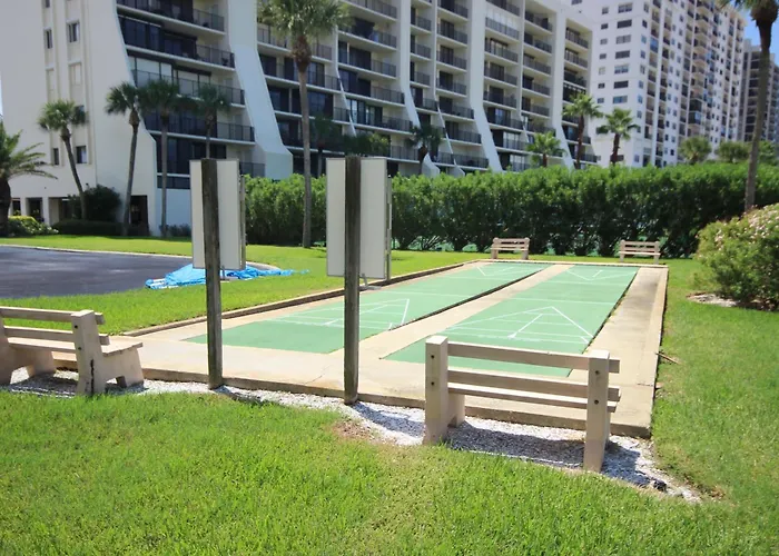 Apartment Beachfront With Shared Pool And Tennis Courts *