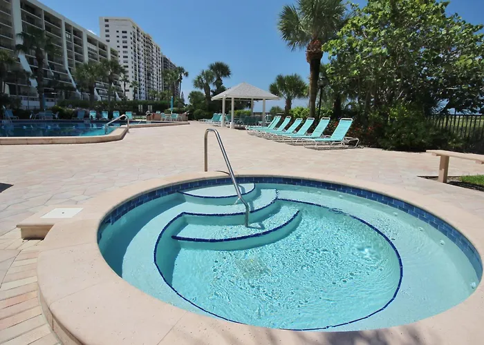 Beachfront With Shared Pool And Tennis Courts Apartment